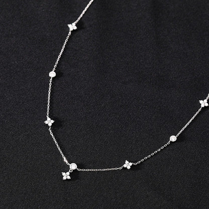 Collier en argent et zircon à quatre pétales pour femme