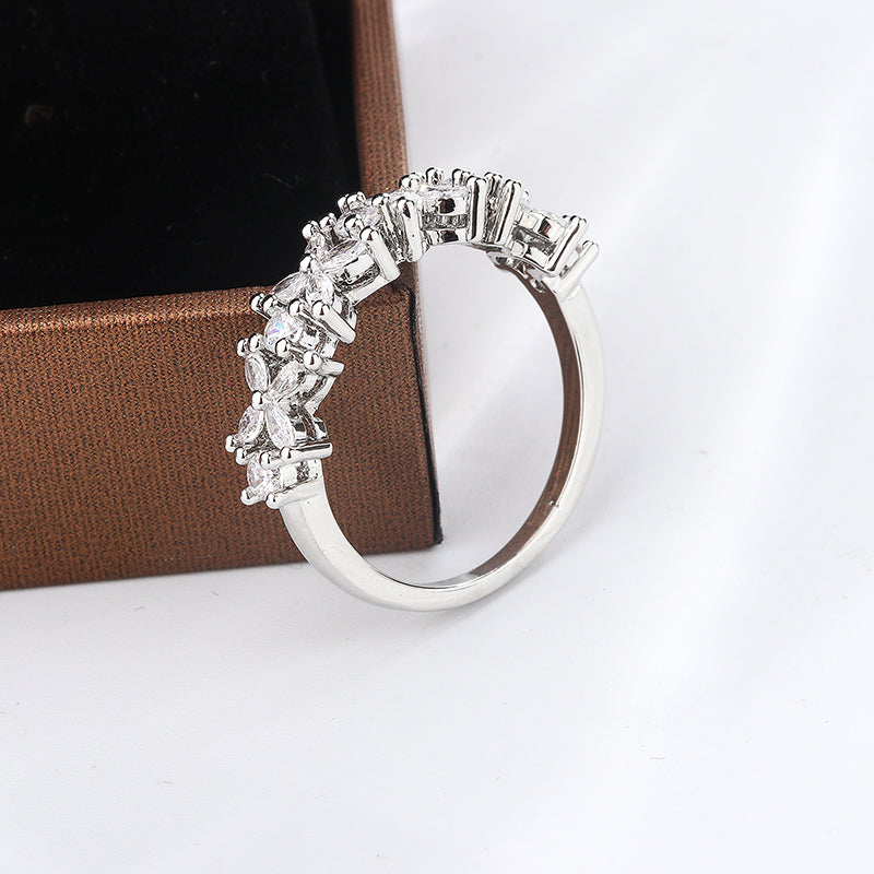 Zilveren Ring met Natuurgetrouwe Diamantlook – Vintage & Elegant