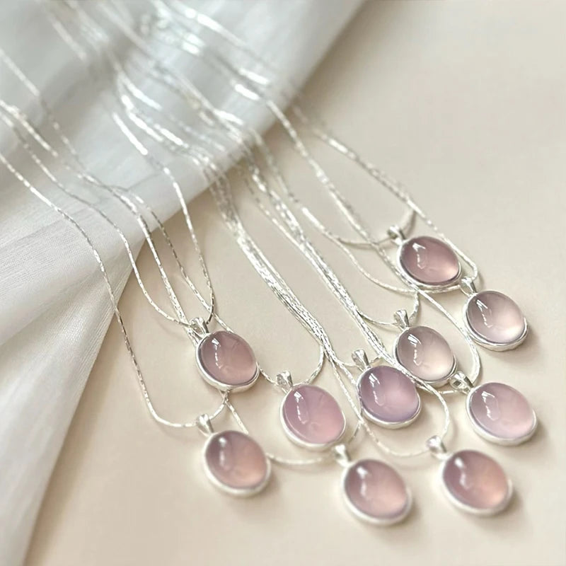 Collier avec pendentif en pierre de lune en cristal rose argenté pour femme - Chaîne de clavicule à pendule ovale simple et tendance