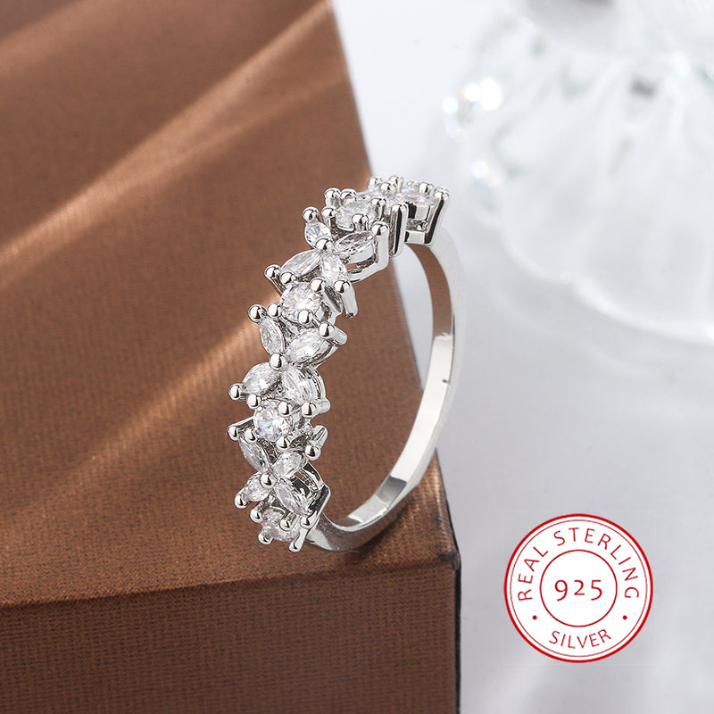 Zilveren Ring met Natuurgetrouwe Diamantlook – Vintage & Elegant