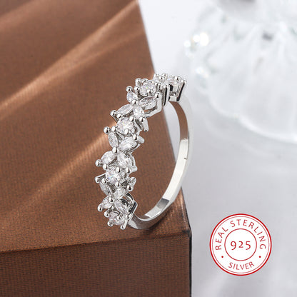 Bague en argent avec un aspect diamant réaliste – Vintage et élégante