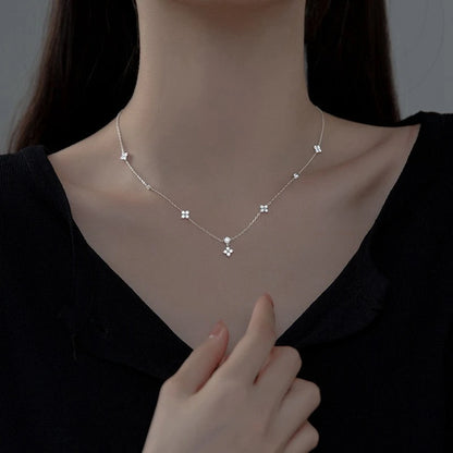 Collier en argent et zircon à quatre pétales pour femme